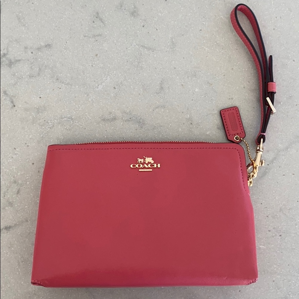 New W/O Tags - Coach Large wristlet with top zip